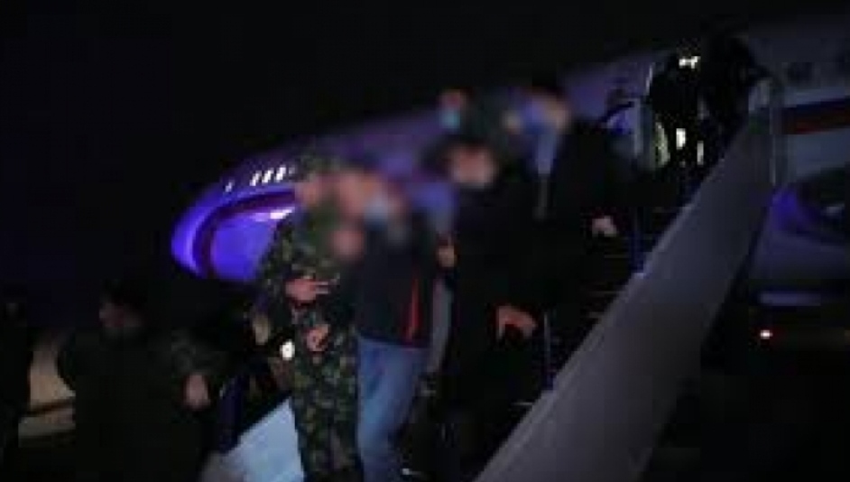 Մեկ ժամից «Էրեբունի» օդանավակայան վայրէջք կկատարի հայ ռազմագերիներին Բաքվից Երևան տեղափոխող հերթական ինքնաթիռը (տեսանյութ)