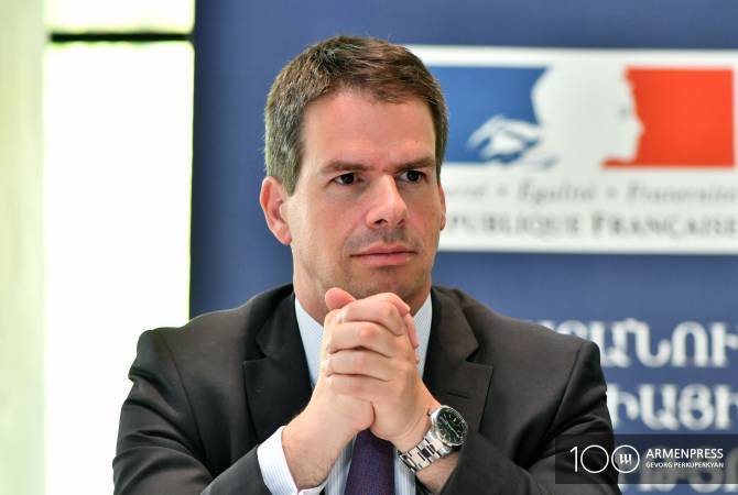 Դուք հողմերի պես խուժեցիք վայրագ. դեսպան Լաքոտը մեջբերել է Շիրազի «Էքսպրոմտ»-ն ու դրա ֆրանսերեն թարգմանությունը