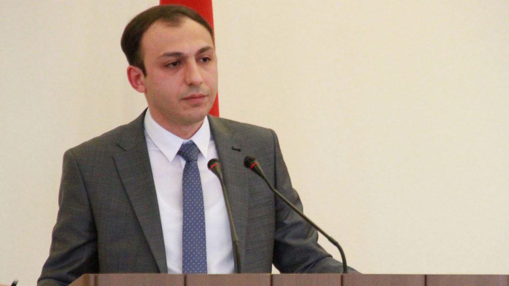 Միջազգային հանրության ցուցաբերած վերաբերմունքը հանգեցնում է Արցախի տասնյակ հազարավոր երեխաների կրթության և այլ հիմնարար իրավունքների կոպիտ խախտմանը․ Արցախի ՄԻՊ