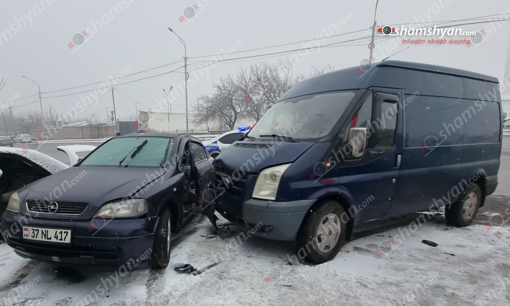 Երևանում բախվել են Ford Transit-ն ու Opel-ը․ կա վիրավոր