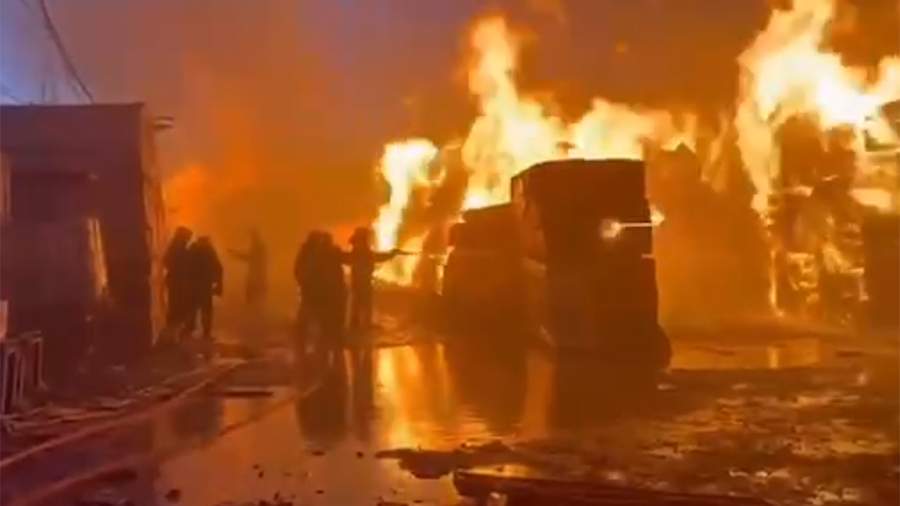 Խոշոր հրդեհ Բաքվում. այրվում է շինանյութի շուկան (տեսանյութ)