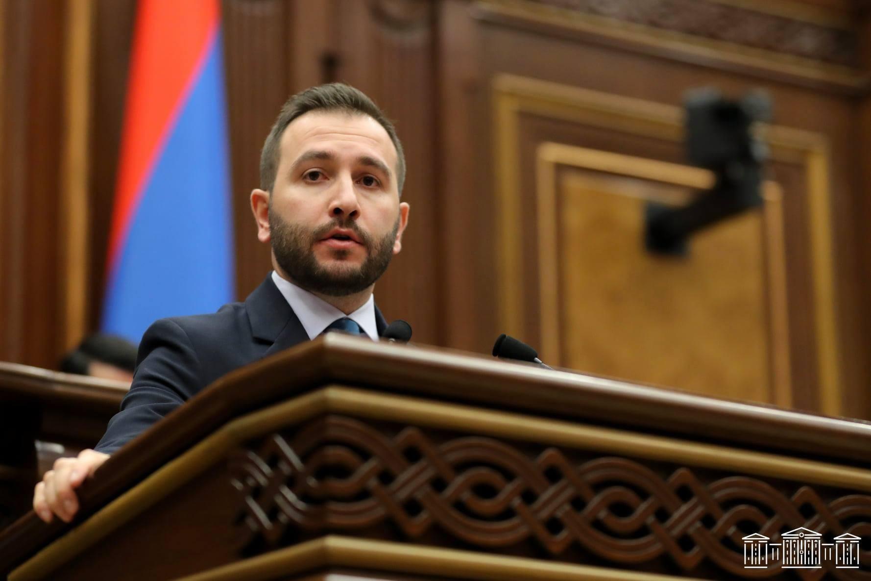 Մեր «ուրախ ավտոբուսից եք» խոսում, տո դուք մի «ժիգուլի» մարդ չկաք այդ դժբախտ «ժիգուլիներ». Կոնջորյանը՝ ընդդիմությանը