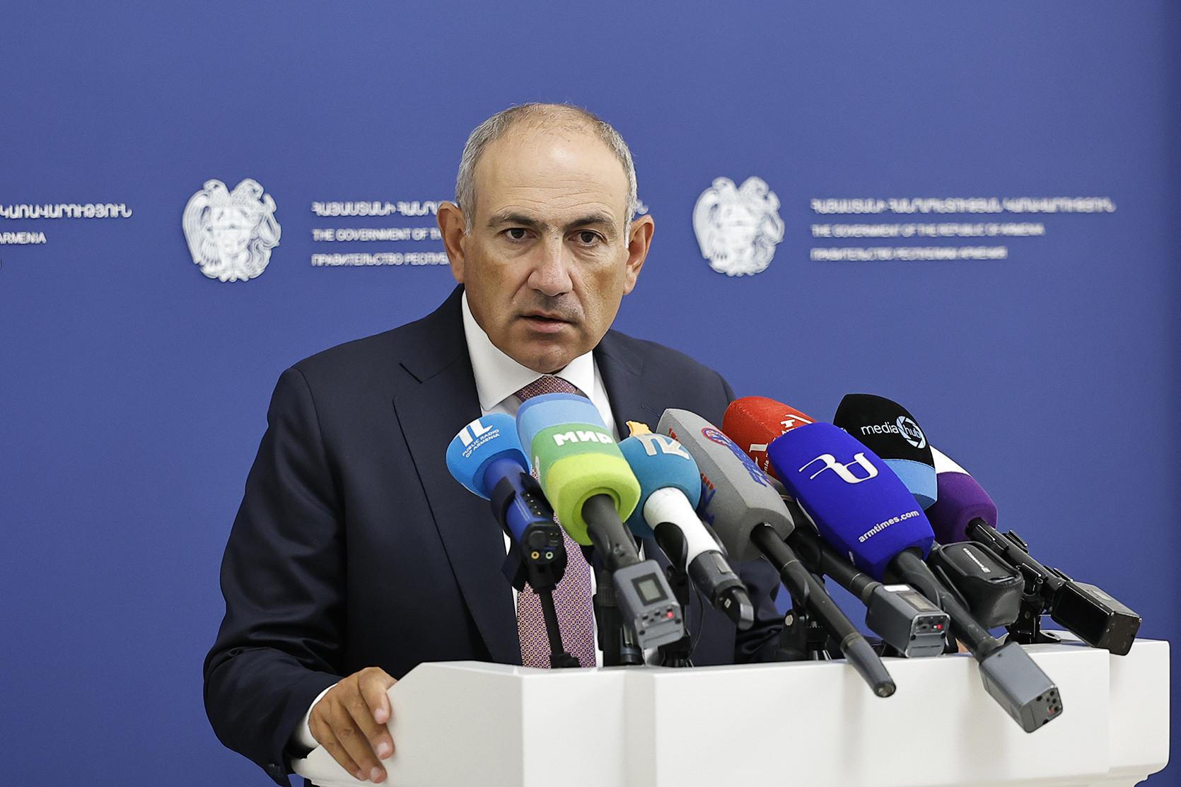 Դիպլոմ չունենալն անհամատեղելի չի վարչապետի պաշտոնի հետ, իսկ Կտրիճ Ներսիսյանի աղջիկ ունենալն անհամատեղելի է կաթողիկոսի պաշտոնի հետ. Փաշինյան
